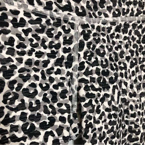 Outdoor Voices TechSweat Flex 7/8 Leopard Print Leggings - Picture 6 of 6